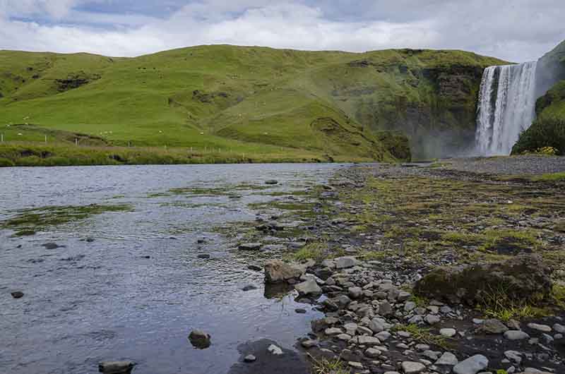 Islandia 093 - catarata de Skogafoss.jpg